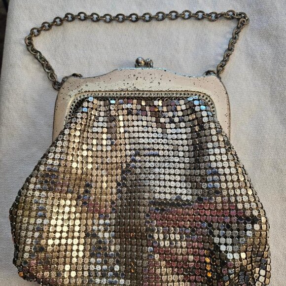 Sparkly Silver Mesh Hand Bag - Picture 7 of 9